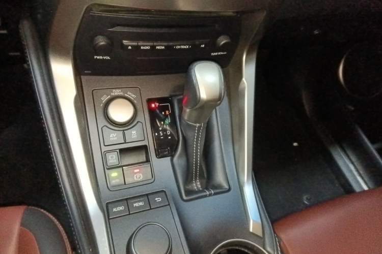 Used Lexus NX 2015 300h Front-Drive Fēngshàng Edition Gear Lever
