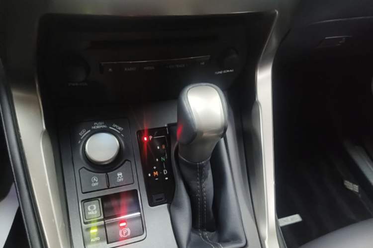 Used Lexus NX 2015 200T All-Wheel-Drive Fēngshàng Edition Gear Lever
