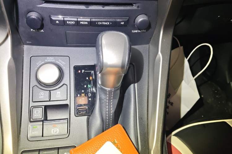 Used Lexus NX 2015 200 Front-Wheel Drive X-Trail SE Edition Gear Lever