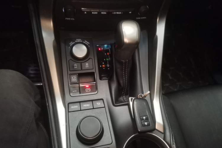 Used Lexus NX 2015 200 Front-Wheel Drive X-Trail SE Edition Gear Lever