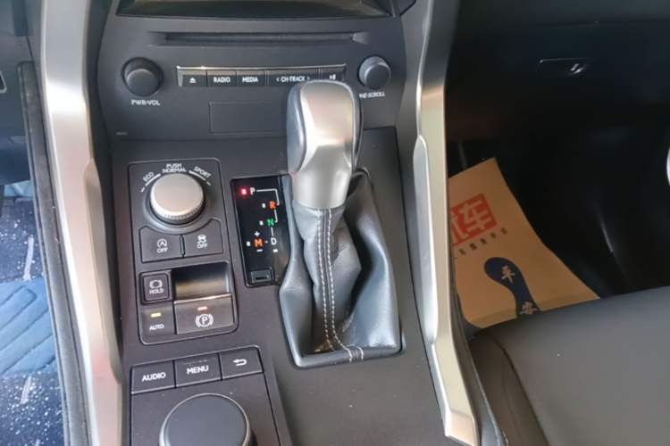 Used Lexus NX 2015 200T All-Wheel-Drive Fēngshàng Edition Gear Lever