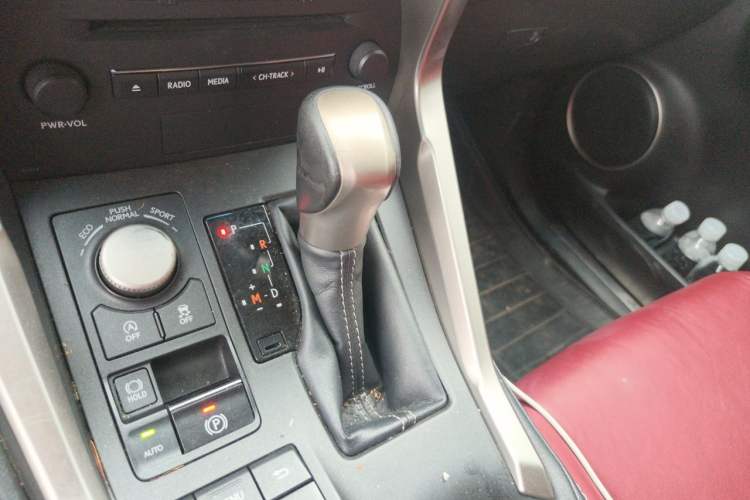 Used Lexus NX 2015 200 Front-Wheel Drive X-Trail SE Edition Gear Lever
