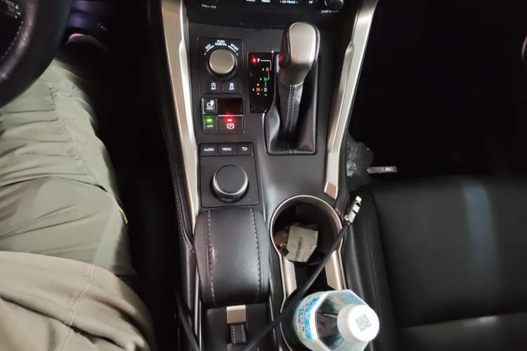 Used Lexus NX 2015 200T All-Wheel-Drive Fēngshàng Edition Gear Lever