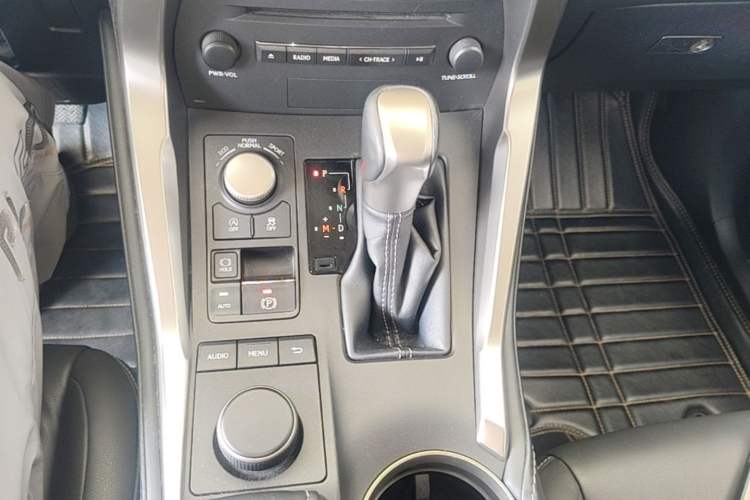 Used Lexus NX 2015 200T All-Wheel-Drive Fēngshàng Edition Gear Lever