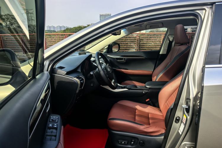 Used Lexus NX 2015 300h All-Wheel-Drive Fēngzhì Edition Interior 1