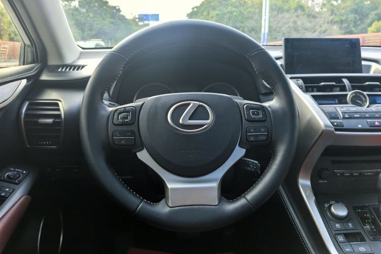 Used Lexus NX 2015 300h All-Wheel-Drive Fēngzhì Edition Interior 10