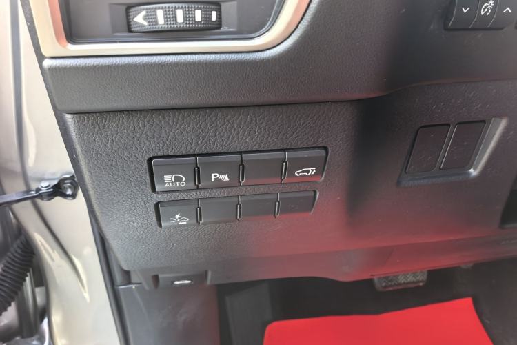 Used Lexus NX 2015 300h All-Wheel-Drive Fēngzhì Edition Interior 12
