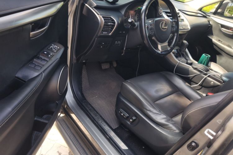 Used Lexus NX 2015 200T All-Wheel-Drive Fēngshàng Edition Interior 3
