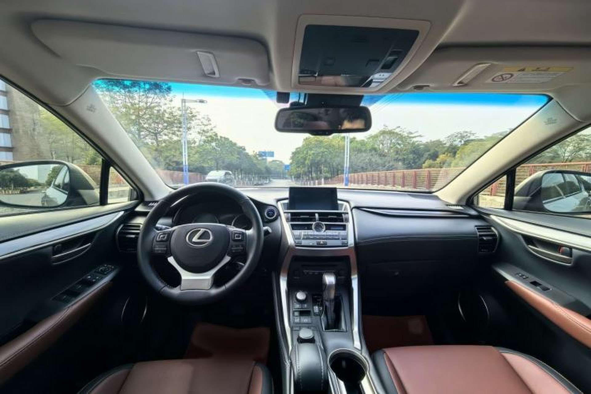 Used Lexus NX 2015 300h All-Wheel-Drive Fēngzhì Edition Interior 4