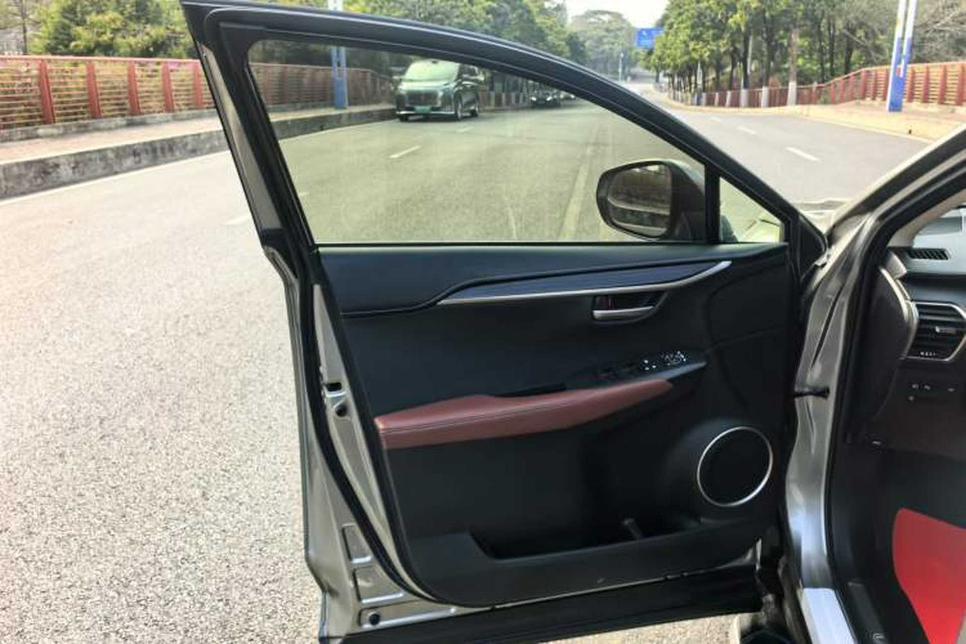 Used Lexus NX 2015 300h All-Wheel-Drive Fēngzhì Edition Interior 5