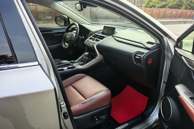 Used Lexus NX 2015 300h All-Wheel-Drive Fēngzhì Edition Interior 7
