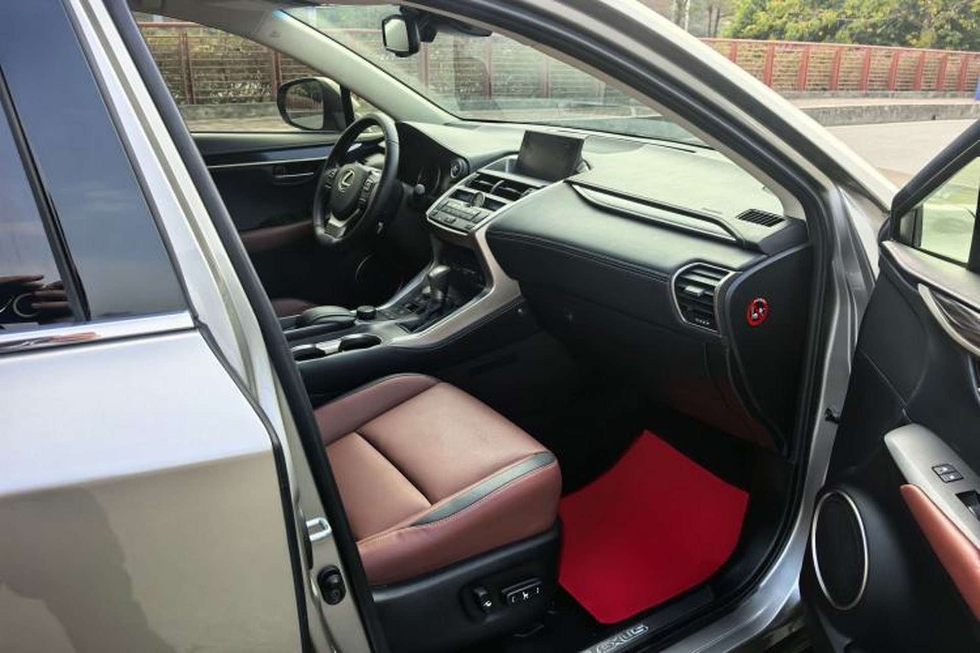 Used Lexus NX 2015 300h All-Wheel-Drive Fēngzhì Edition Interior 7