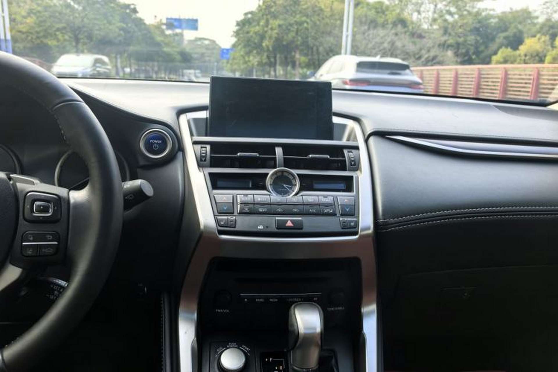 Used Lexus NX 2015 300h All-Wheel-Drive Fēngzhì Edition Interior 9