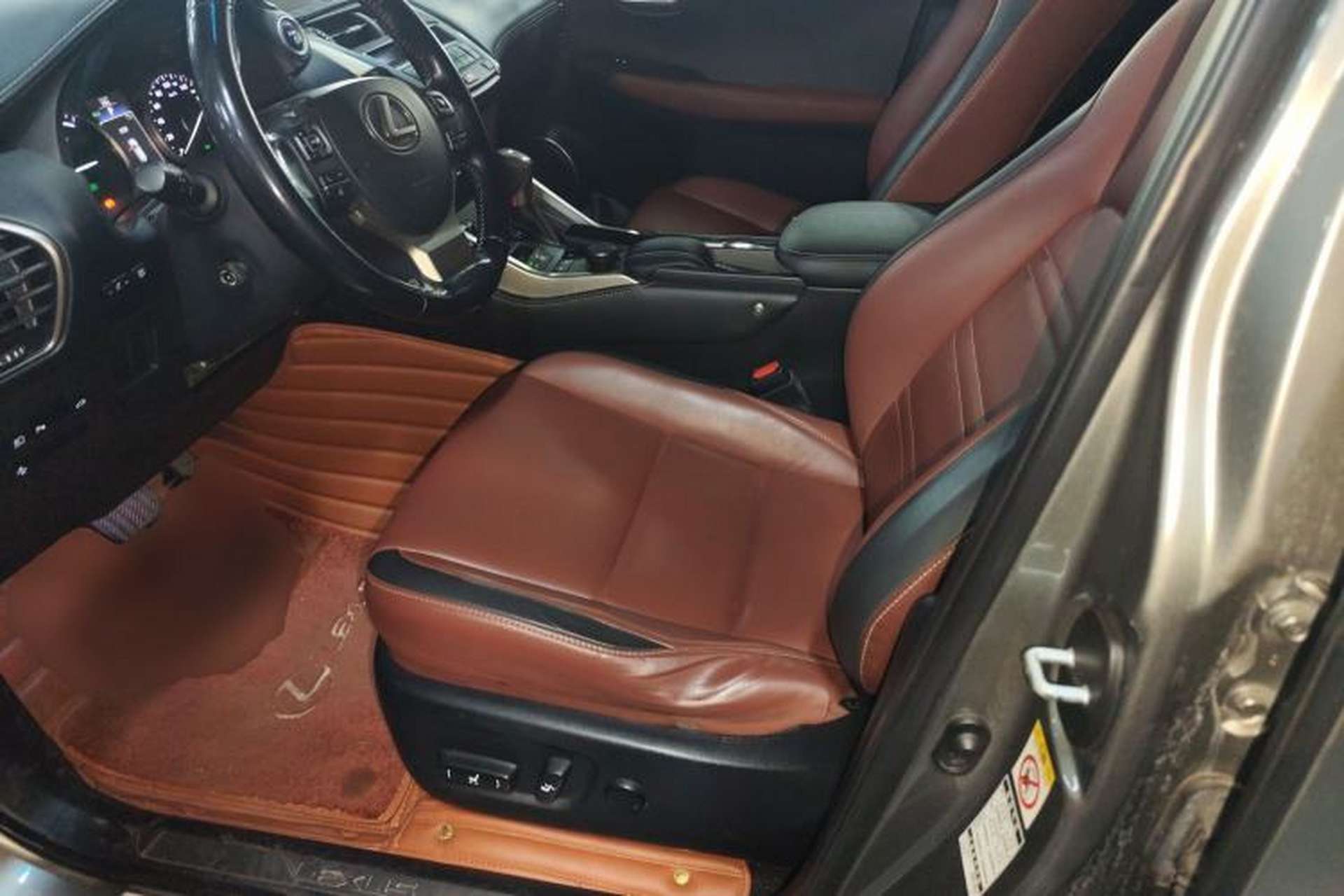 Used Lexus NX 2015 300h All-Wheel-Drive Fēngzhì Edition Left Front Seat