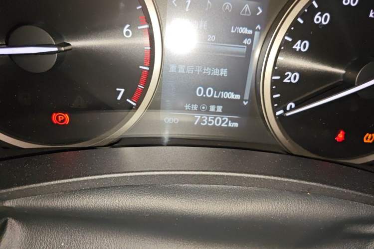 Used Lexus NX 2015 200T All-Wheel-Drive Fēngshàng Edition Odometer Close Up