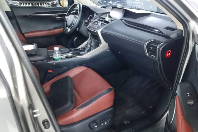 Used Lexus NX 2015 300h All-Wheel-Drive Fēngzhì Edition Right Front Seat