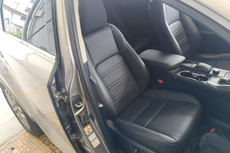 Used Lexus NX 2015 200T All-Wheel-Drive Fēngshàng Edition Right Front Seat