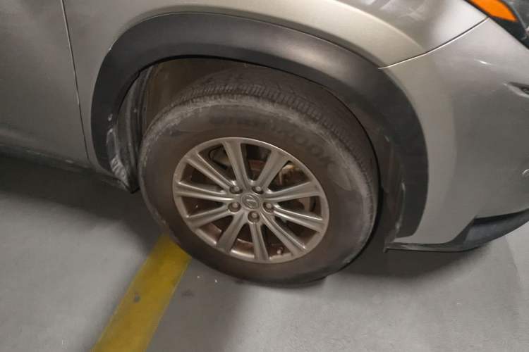 Used Lexus NX 2015 200 Front-Wheel Drive X-Trail SE Edition Right Front Wheel Hub