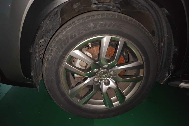 Used Lexus NX 2015 200T All-Wheel-Drive Fēngshàng Edition Right Front Wheel Hub