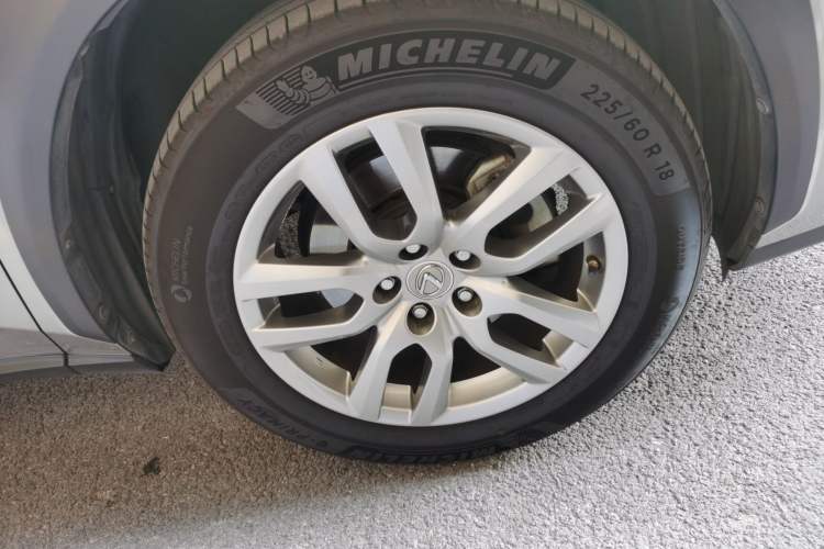 Used Lexus NX 2015 200T All-Wheel-Drive Fēngshàng Edition Right Front Wheel Hub