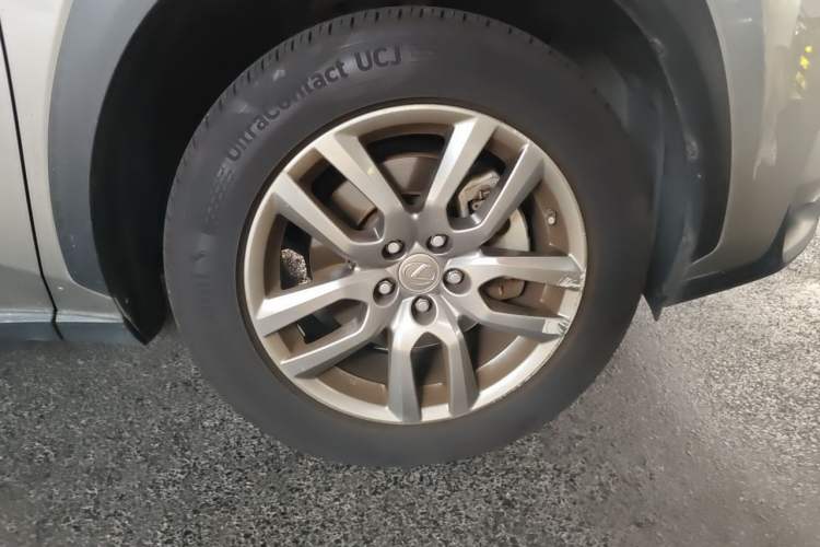 Used Lexus NX 2015 200T All-Wheel-Drive Fēngshàng Edition Right Front Wheel Hub