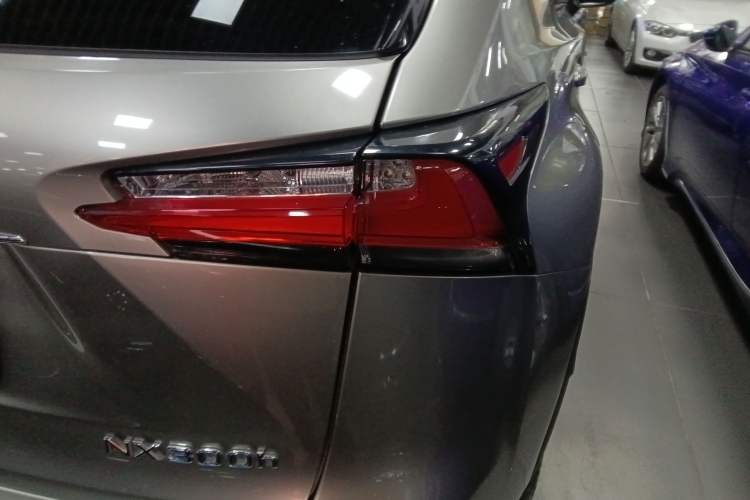 Used Lexus NX 2015 300h Front-Drive Fēngshàng Edition Right Rear Taillight