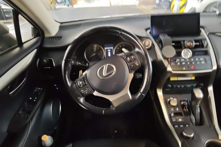Used Lexus NX 2015 200T All-Wheel-Drive Fēngshàng Edition Steering Wheel