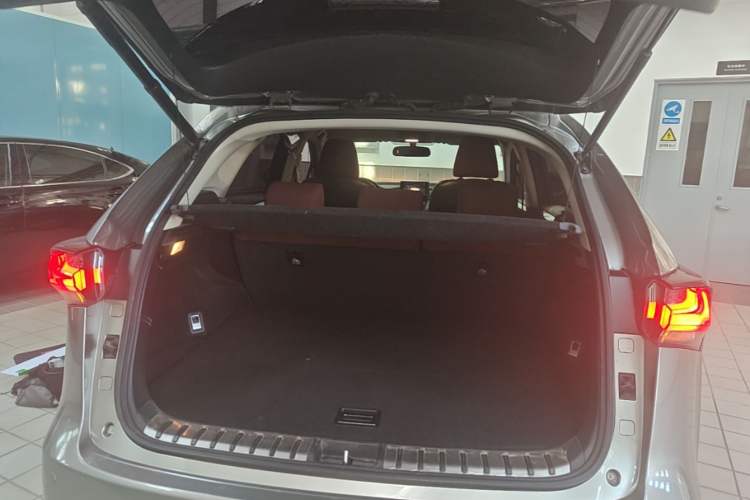 Used Lexus NX 2015 200 Front-Wheel Drive X-Trail SE Edition Trunk