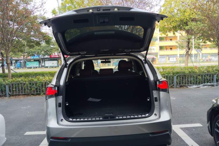 Used Lexus NX 2015 200T All-Wheel-Drive Fēngshàng Edition Trunk