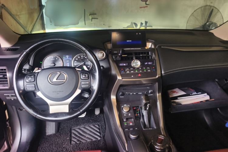 Used Lexus NX 2015 200T All-Wheel-Drive Fēngshàng Edition Center Console