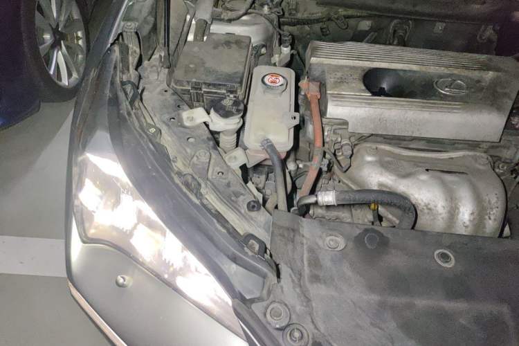 Used Lexus NX 2015 300h All-Wheel-Drive Fēngzhì Edition Engine Bay Right