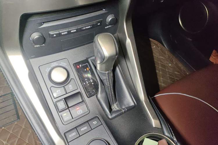 Used Lexus NX 2015 300h All-Wheel-Drive Fēngzhì Edition Gear Lever