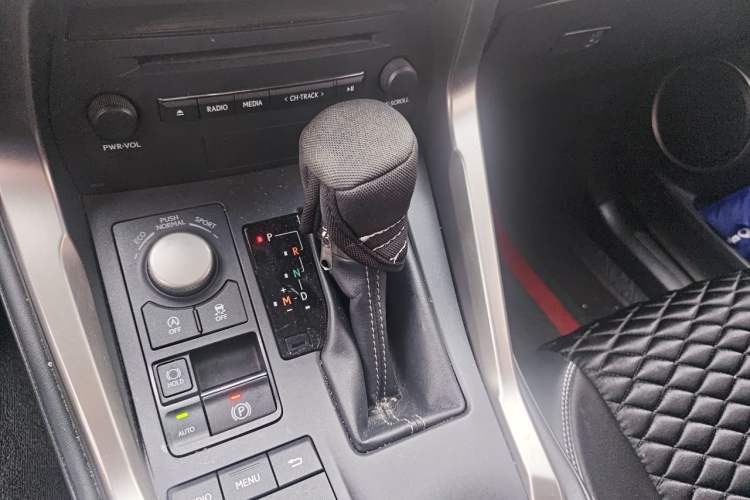 Used Lexus NX 2015 200T All-Wheel-Drive Fēngshàng Edition Gear Lever
