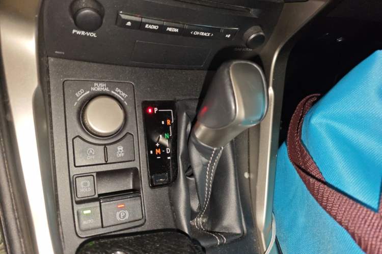 Used Lexus NX 2015 200T All-Wheel-Drive Fēngshàng Edition Gear Lever