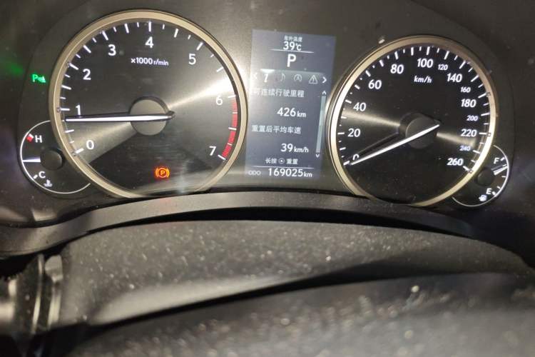 Used Lexus NX 2015 200T All-Wheel-Drive Fēngshàng Edition Odometer Close Up