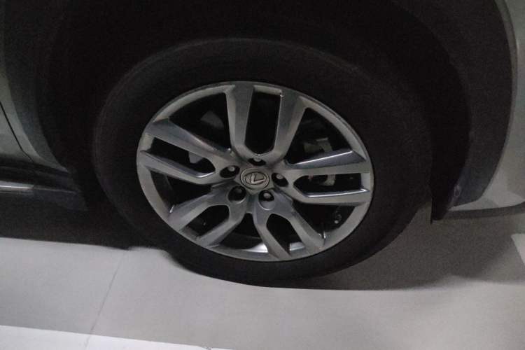 Used Lexus NX 2015 300h All-Wheel-Drive Fēngzhì Edition Right Front Wheel Hub