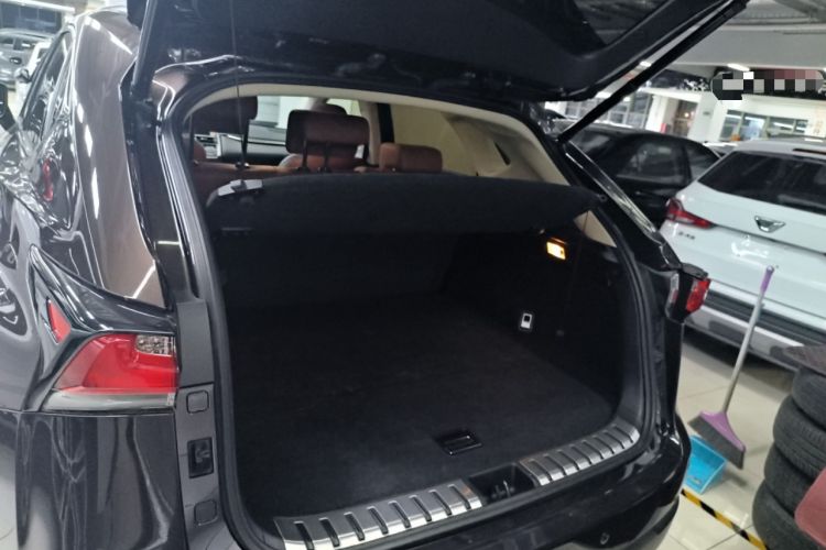 Used Lexus NX 2015 200 All-Wheel Drive Fēngshàng Edition Trunk
