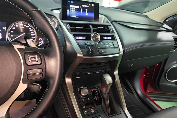 Used Lexus NX 2015 200T All-Wheel-Drive Fēngshàng Edition Center Console