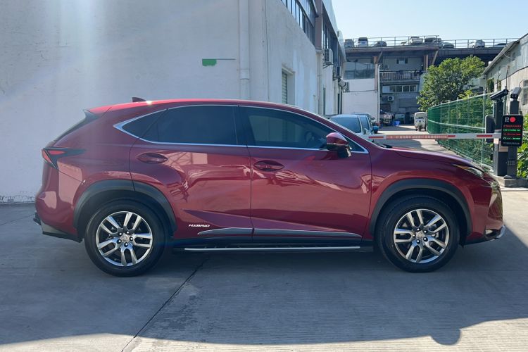 Used Lexus NX 2015 300h All-Wheel-Drive Fēngzhì Edition Exterior 2