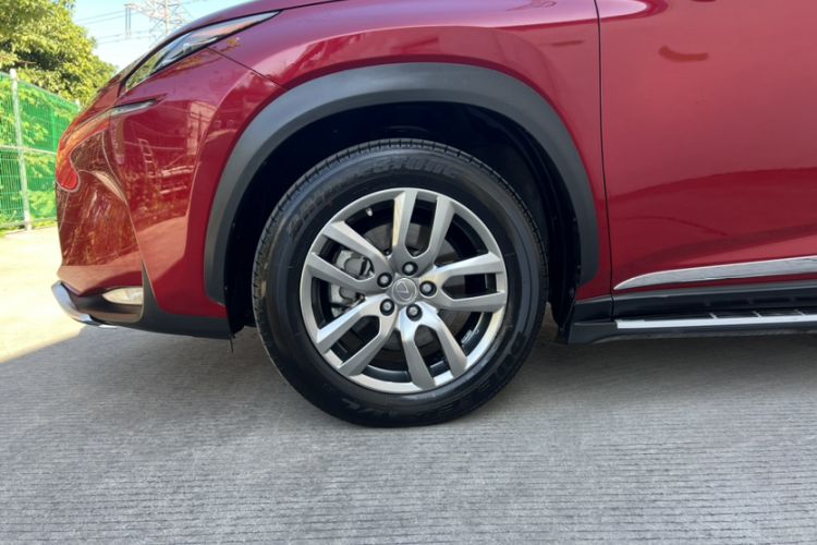 Used Lexus NX 2015 300h All-Wheel-Drive Fēngzhì Edition Exterior 6