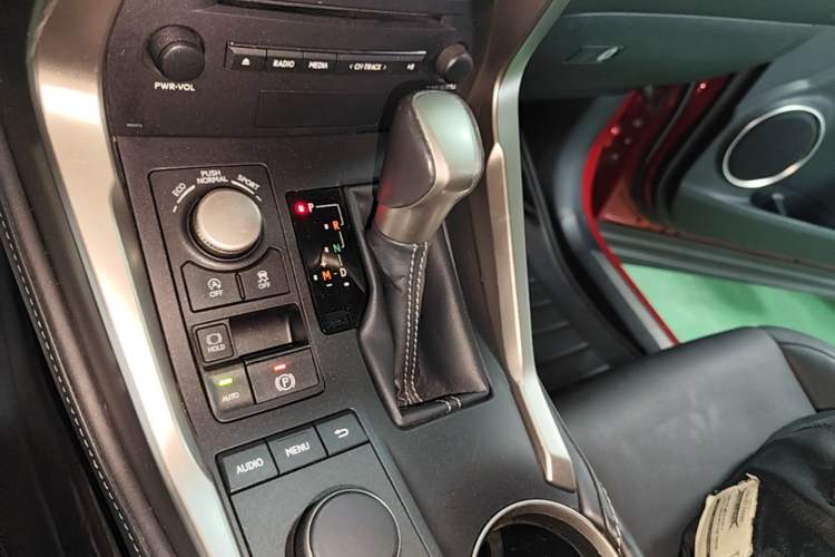 Used Lexus NX 2015 200T All-Wheel-Drive Fēngshàng Edition Gear Lever