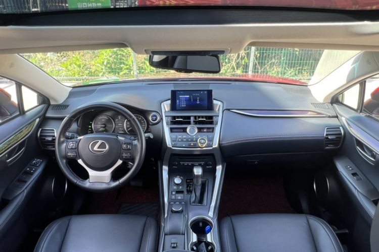 Used Lexus NX 2015 300h All-Wheel-Drive Fēngzhì Edition Interior 11