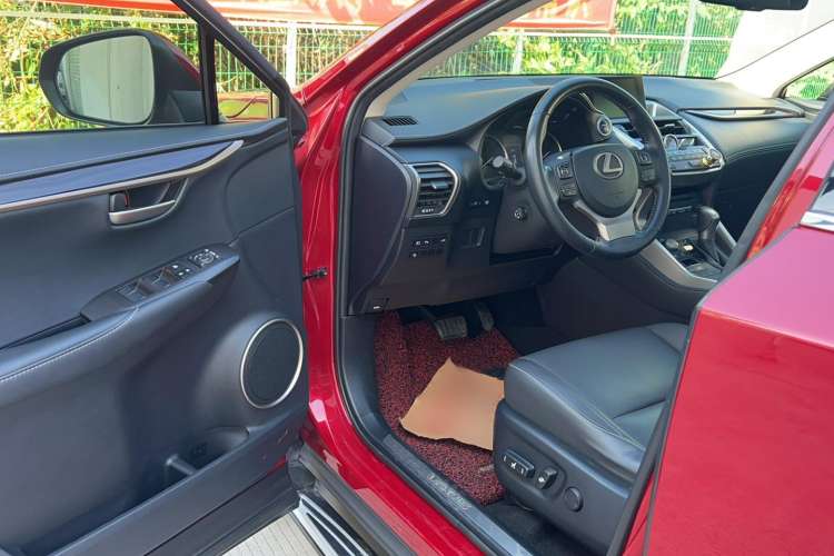 Used Lexus NX 2015 300h All-Wheel-Drive Fēngzhì Edition Interior 2