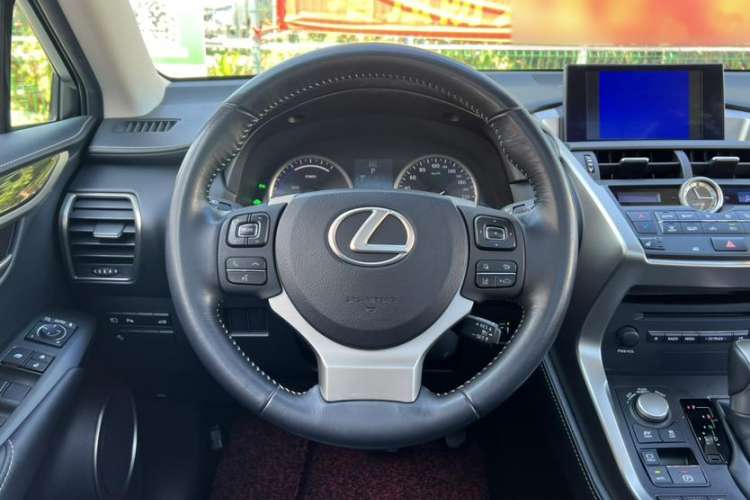 Used Lexus NX 2015 300h All-Wheel-Drive Fēngzhì Edition Interior 3