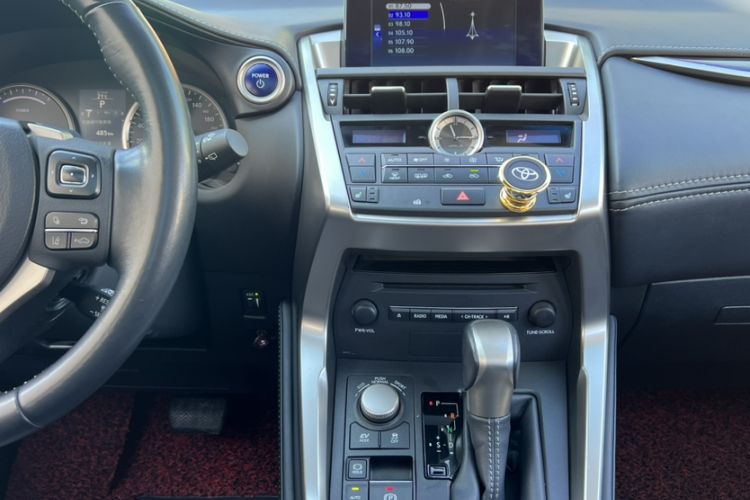 Used Lexus NX 2015 300h All-Wheel-Drive Fēngzhì Edition Interior 6