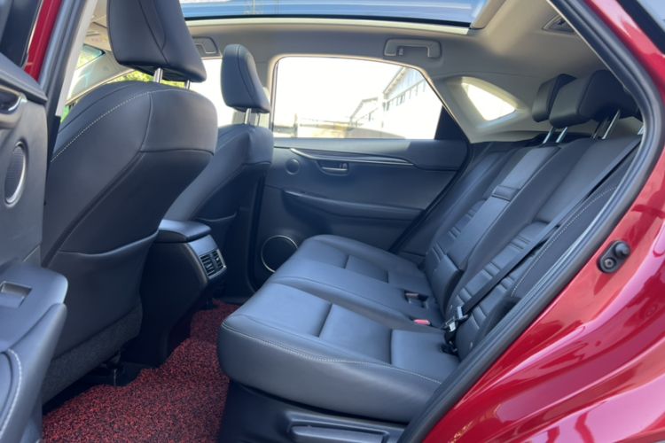 Used Lexus NX 2015 300h All-Wheel-Drive Fēngzhì Edition Interior 7
