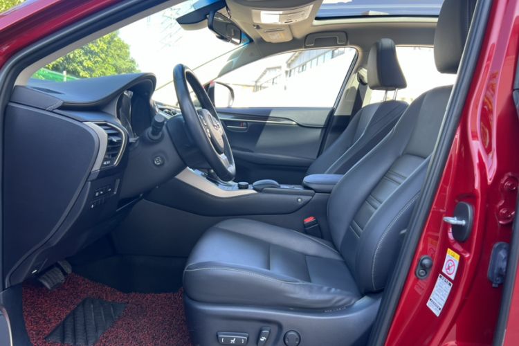 Used Lexus NX 2015 300h All-Wheel-Drive Fēngzhì Edition Interior 9