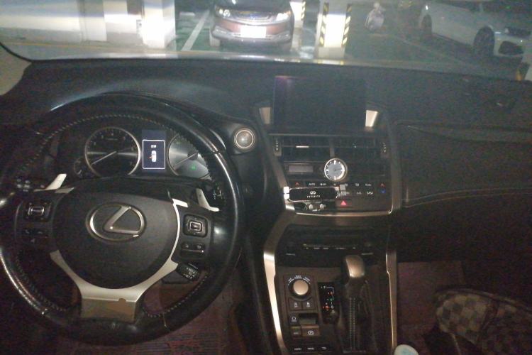 Used Lexus NX 2015 200T All-Wheel-Drive Fēngshàng Edition Center Console