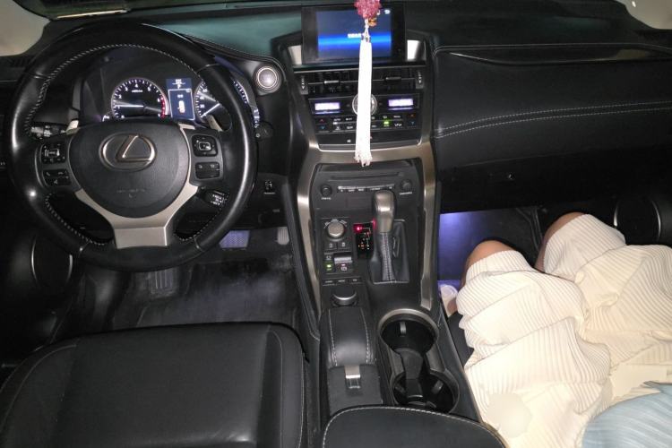 Used Lexus NX 2015 200T All-Wheel-Drive Fēngshàng Edition Center Console