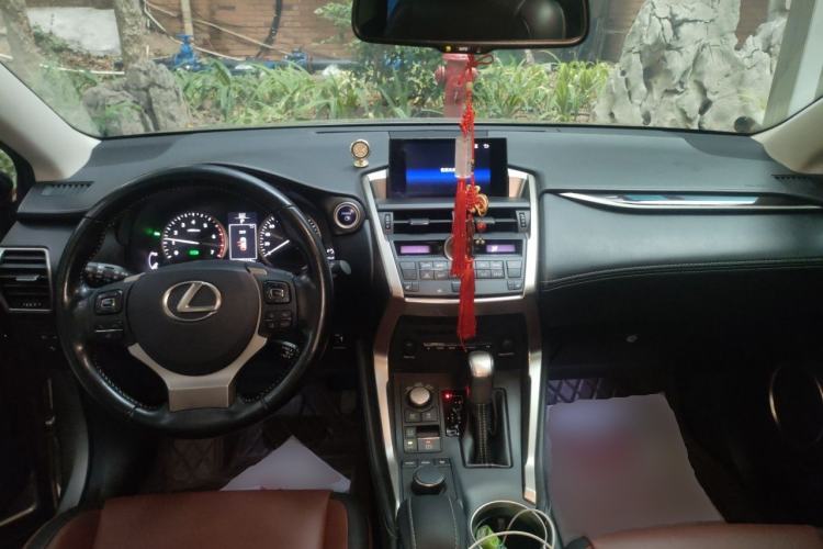 Used Lexus NX 2015 300h All-Wheel-Drive Fēngzhì Edition Center Console